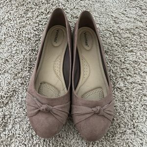 Tan women’s flats